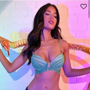 That’s So Fetch Britney I’m A Slave 4 U Top size 2 / XS